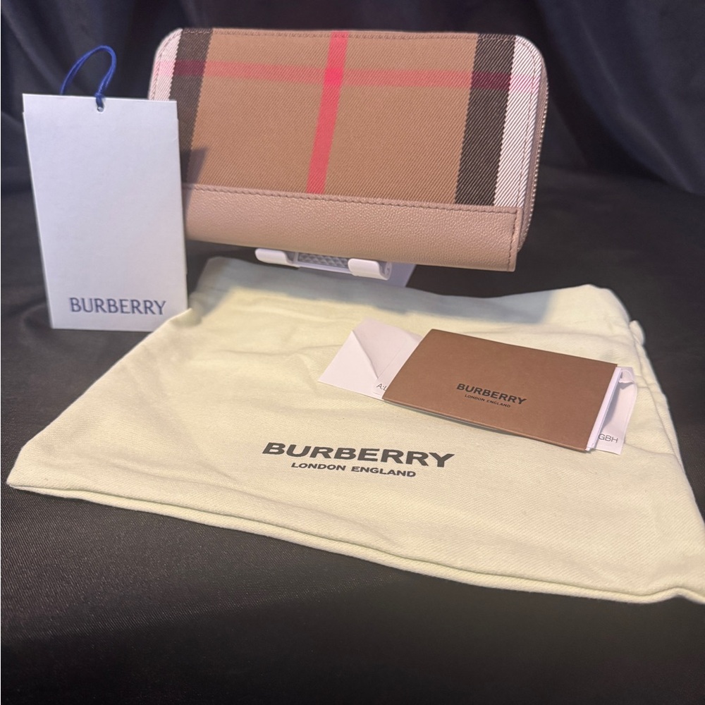 Burberry Beige Vintage Check Zip Wallet